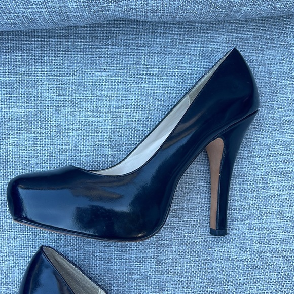 Steven by Steve Madden - black , shiny leather platform heels - Picture 8 of 12